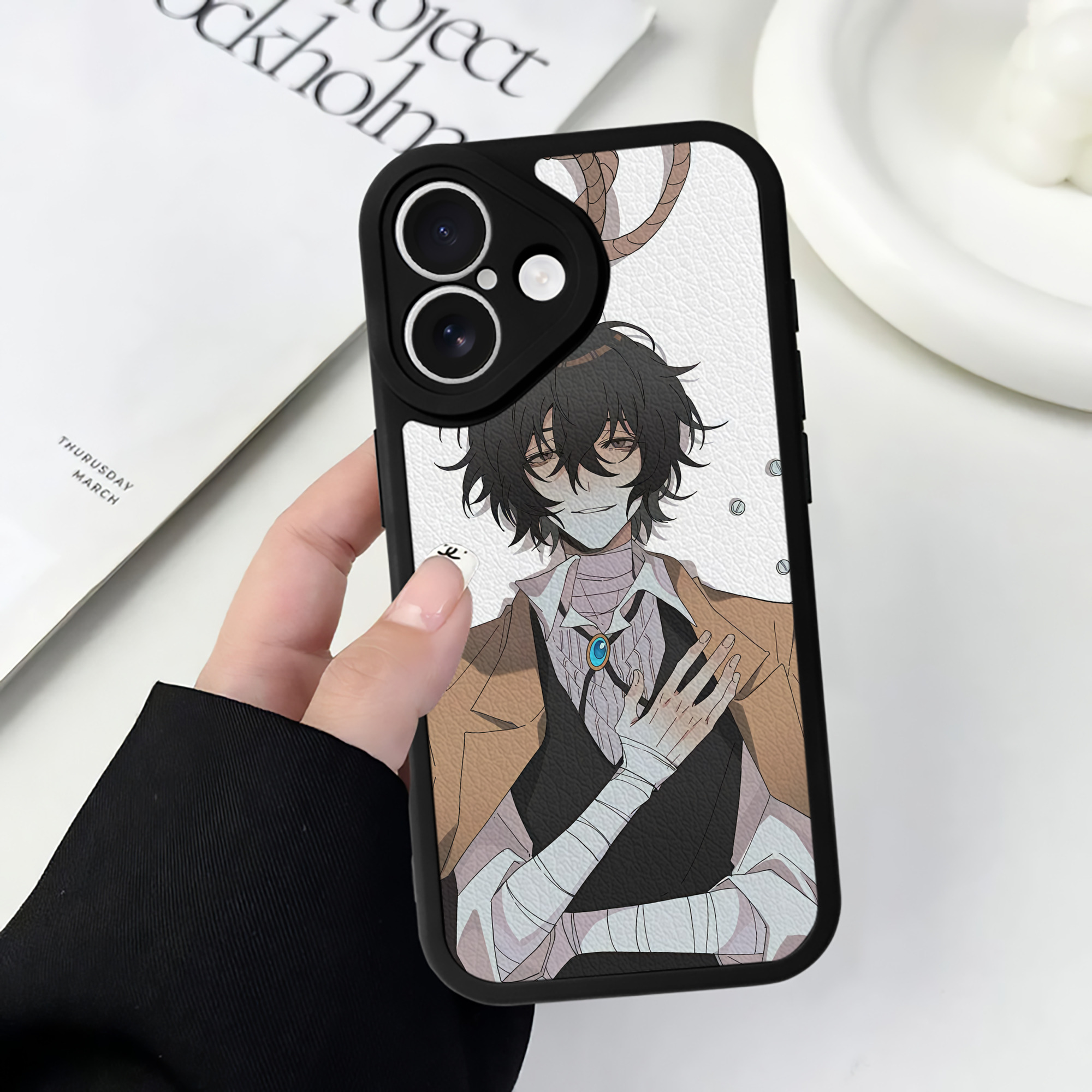 （画像用） 文豪ストレイドッグス Bungo Stray Dogs 【iPhone 16シリーズ対応】シリコンスマホケース（レザー調） 材質：シリコン